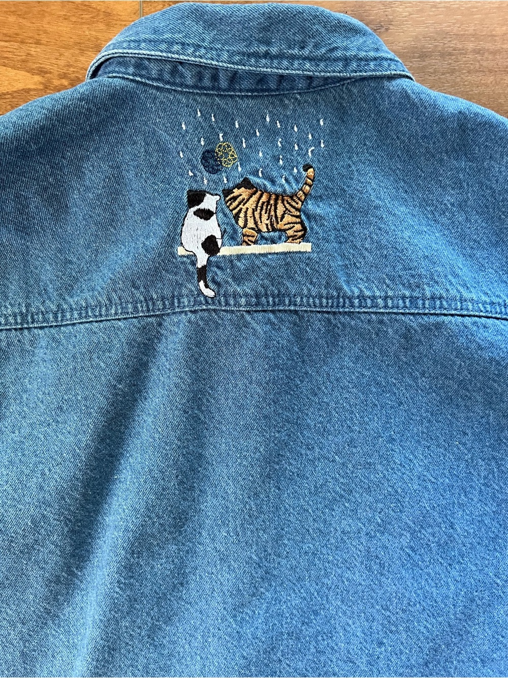 Vintage Passion-I Embroidered Blue Denim Jacket with Cat Motif - Picture 3 of 8